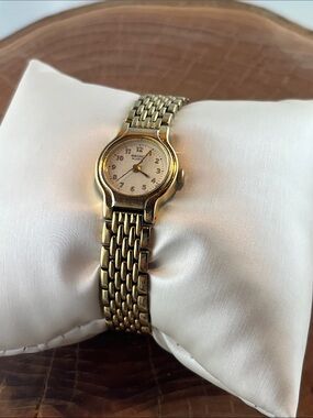 Seiko ladies quartz watch V401-0289